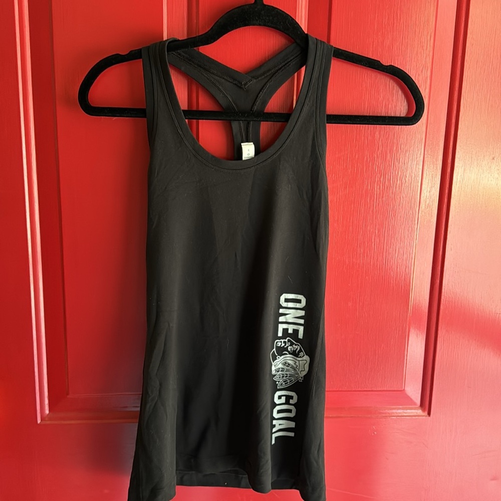Lululemon athletic tank top size 4. black and silver Chicago Blackhawks logo